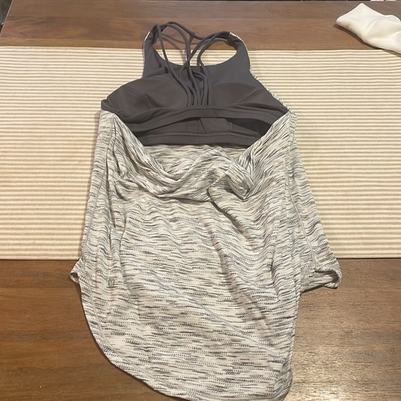 Lululemon yoga tank size 4 - Picture 2 of 2